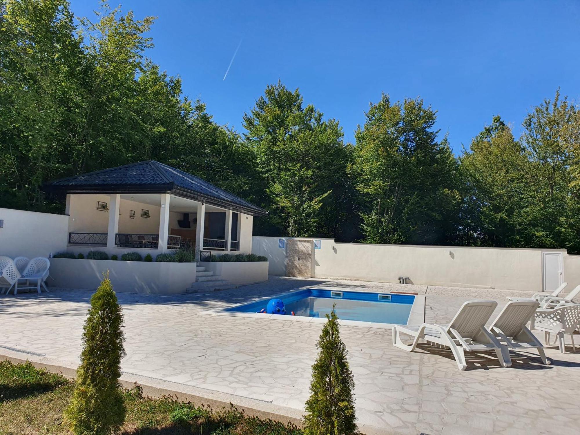 Aida Villa *